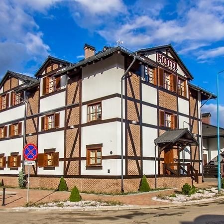 Hotel Skarbek Lubiń Exterior foto